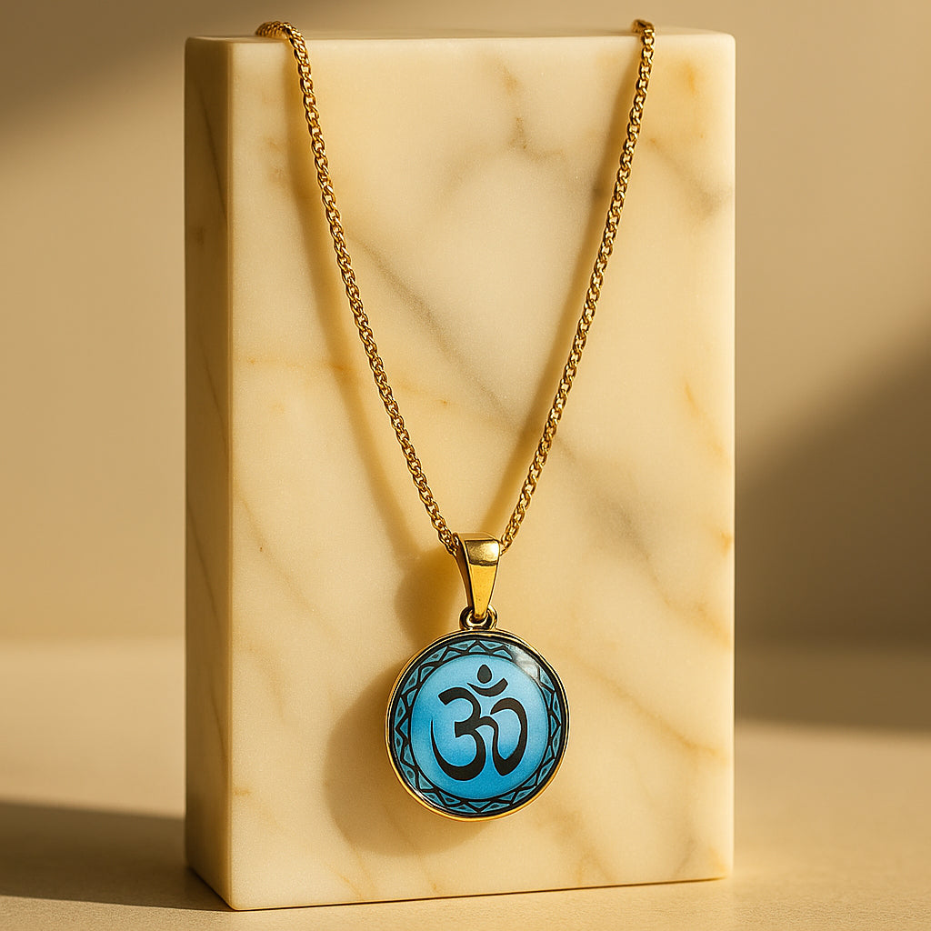 AUM Vedhæng forgyldt med valgfrit motiv incl. halskæde