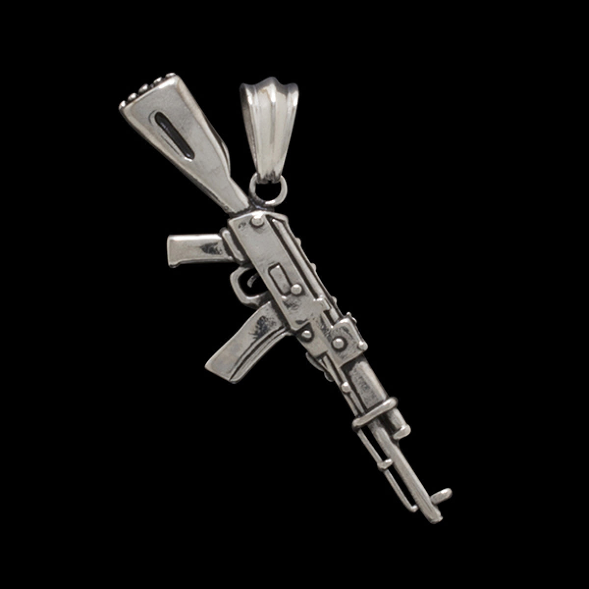 <tc>LJ PENDENTIF</tc> ARMES